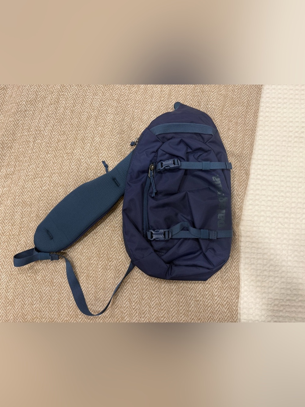 Patagonia Navy Blue Sling Pack with Padded Strap